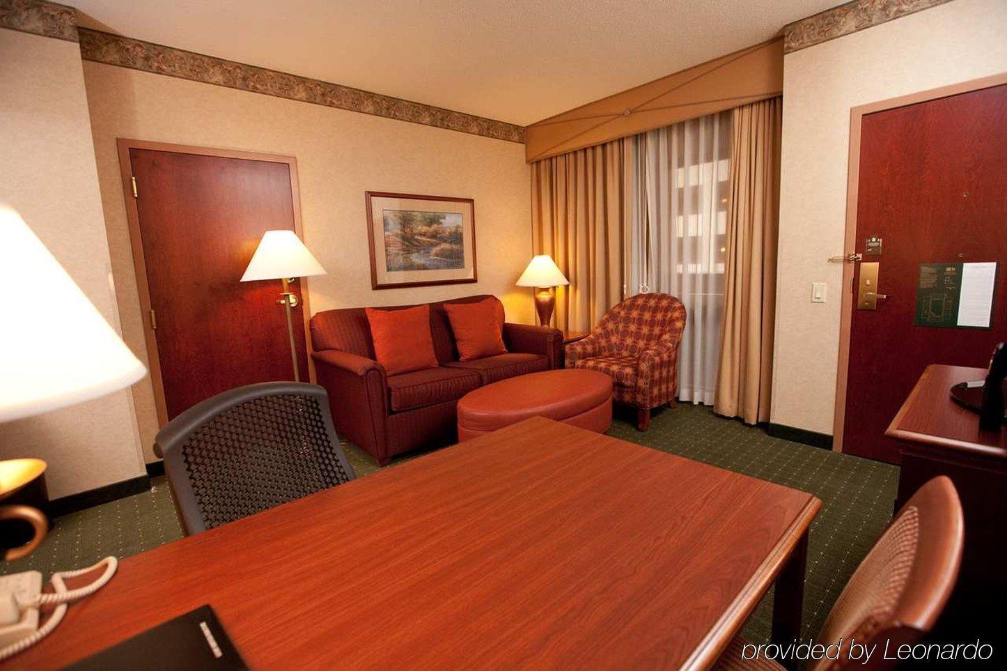 Embassy Suites Lincoln Room photo
